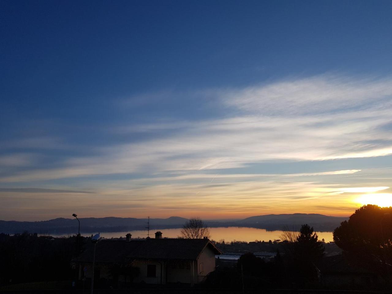 Il Sasso Bianco Bed & Breakfast Comerio ภายนอก รูปภาพ