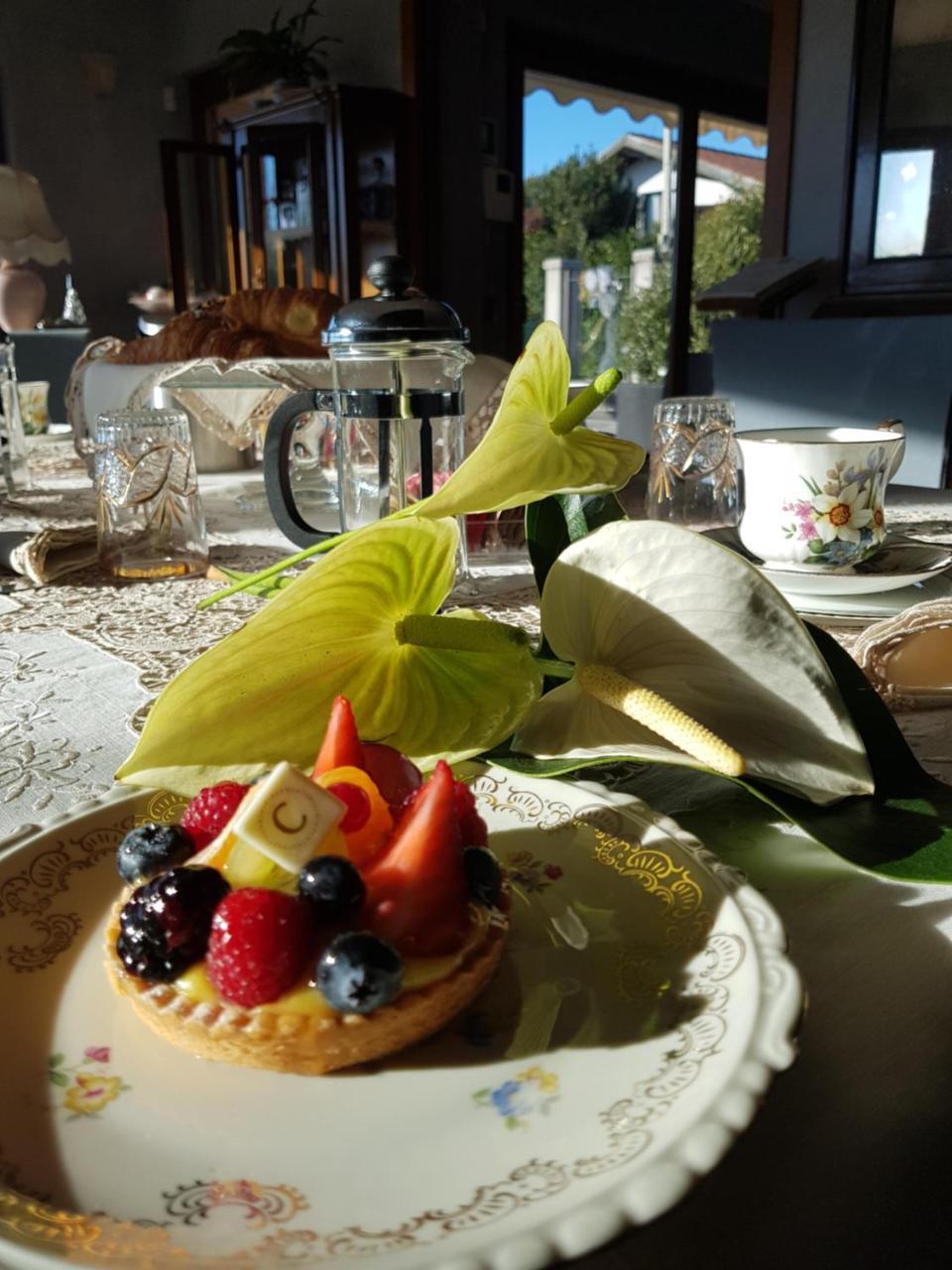 Il Sasso Bianco Bed & Breakfast Comerio ภายนอก รูปภาพ