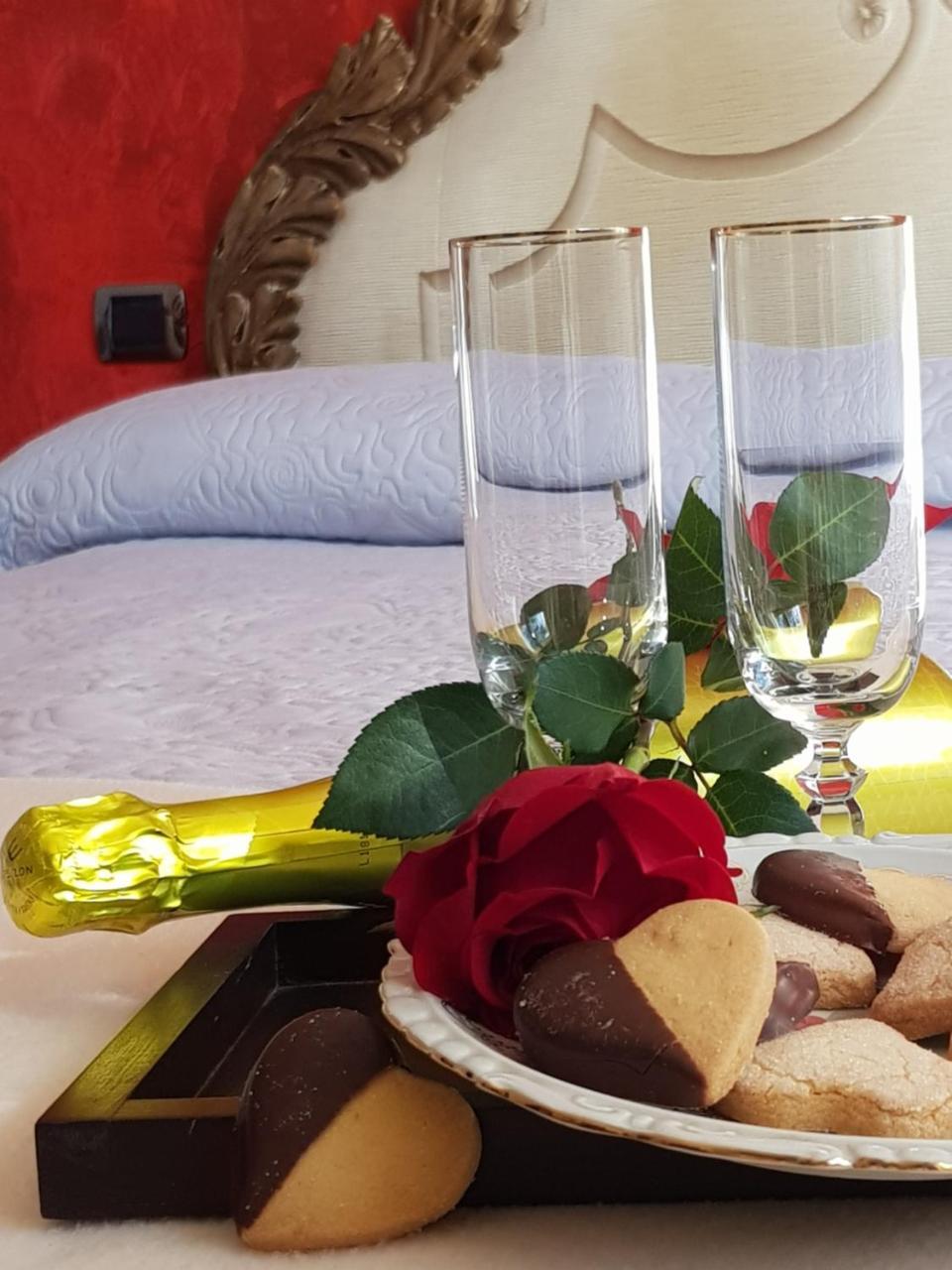 Il Sasso Bianco Bed & Breakfast Comerio ภายนอก รูปภาพ