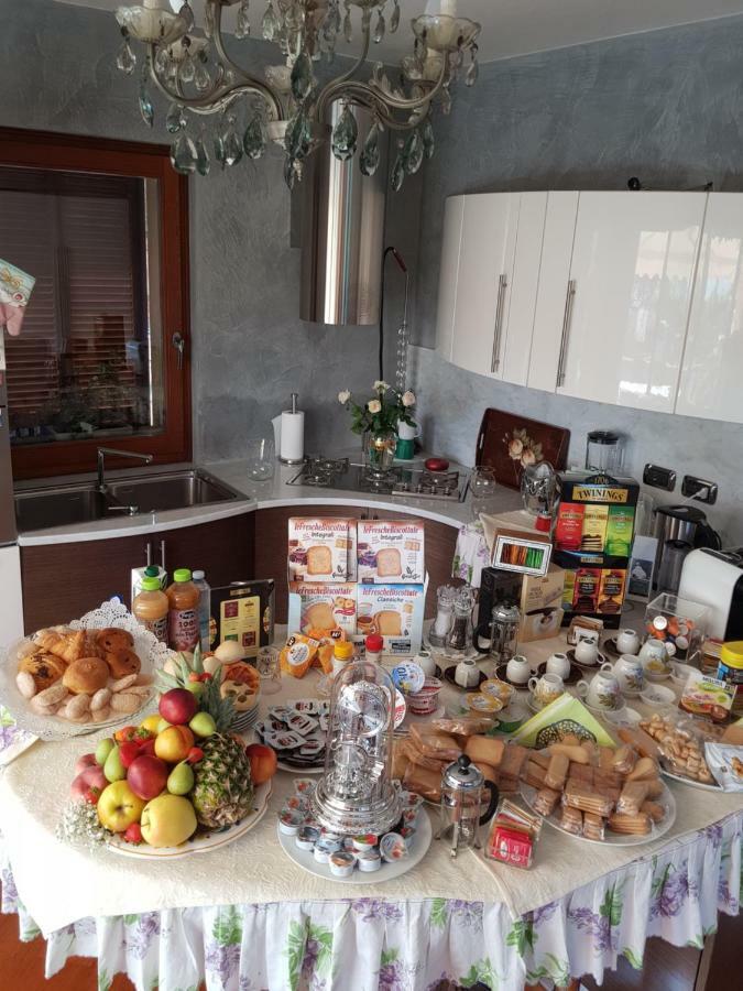 Il Sasso Bianco Bed & Breakfast Comerio ภายนอก รูปภาพ