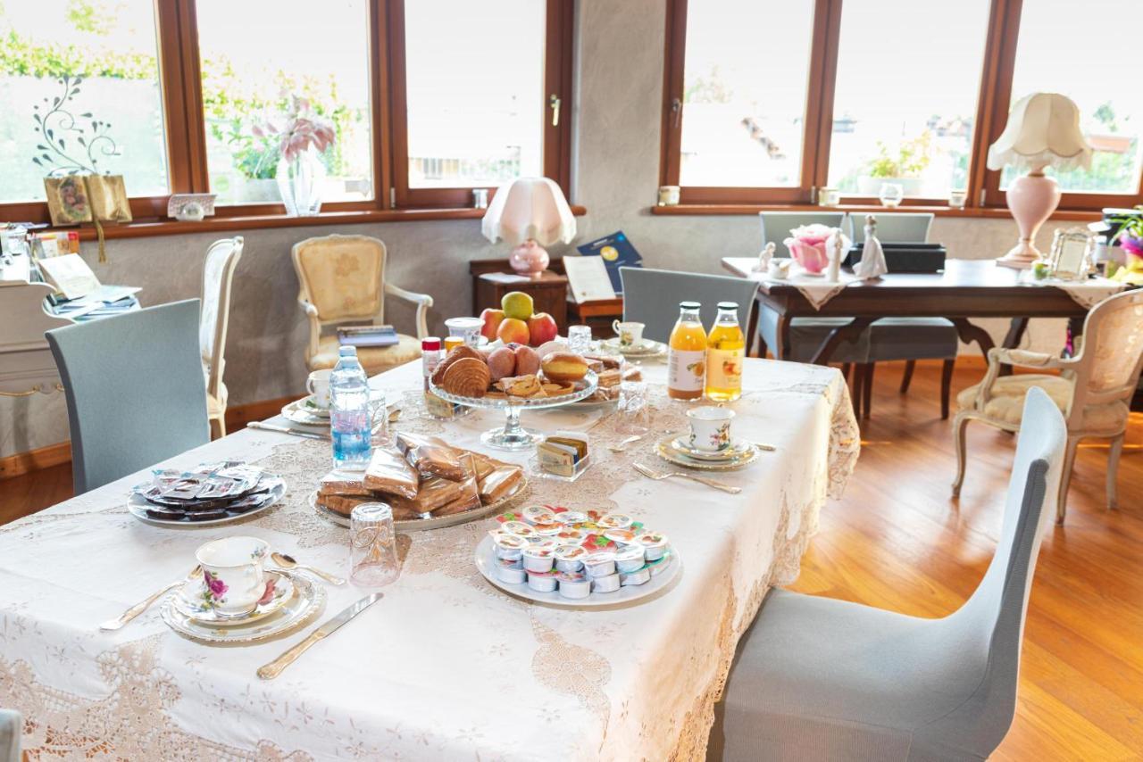 Il Sasso Bianco Bed & Breakfast Comerio ภายนอก รูปภาพ