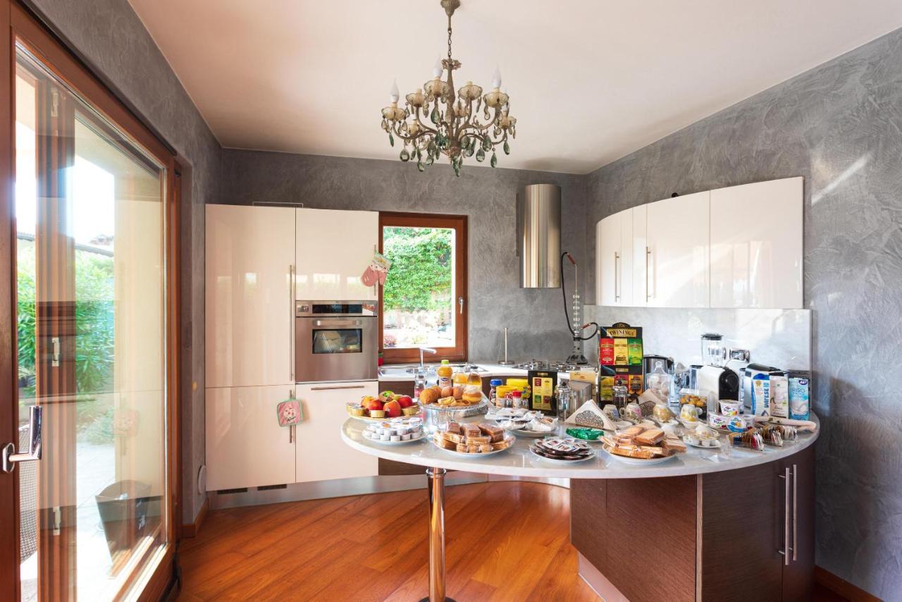 Il Sasso Bianco Bed & Breakfast Comerio ภายนอก รูปภาพ